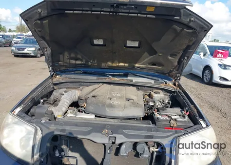 2004 Toyota 4Runner Sr5 V6 z USA, uszkodzony, nr VIN JTEBU14R740049953